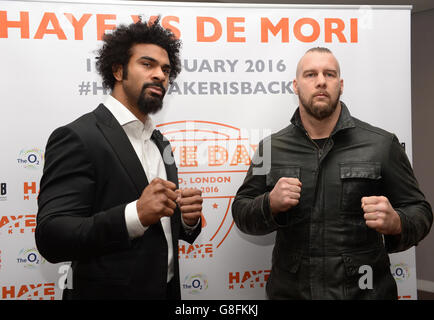 David Haye Pressekonferenz - O2. David Haye (links) und Mark de Mori nach einer Pressekonferenz im O2, London. Stockfoto