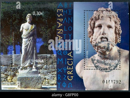Spanien - ca. 2007: Eine Briefmarke gedruckt in Spanien zeigt eine Skulptur und eine Büste des Gottes Asklepios mythologischen Ampurias Museum und th Stockfoto