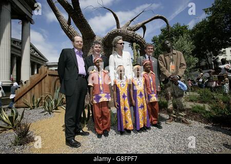 Sir Bob Geldof trifft Afrika Kinderchor - British Museum Stockfoto