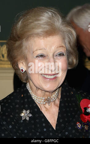 Prinzessin Alexandra kommt zum jährlichen Royal British Legion Festival of Remembrance in der Royal Albert Hall in London, das all jenen gedenkt und ehrt, die in Konflikten ihr Leben verloren haben. Stockfoto