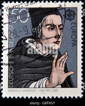 Deutschland - CIRCA 1980: Eine Briefmarke gedruckt in Deutschland zeigt Porträt des Albertus Magnus, ca. 1980 Stockfoto