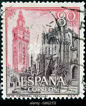 Spanien - ca. 1965: Eine Briefmarke gedruckt in Spanien zeigt Kathedrale und Giralda, Sevilla, ca. 1965 Stockfoto