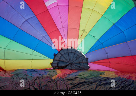 geometrische abstrakte Ansicht innen Multocolored Heißluftballon Stockfoto