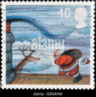 Vereinigtes Königreich - ca. 2004: Eine Briefmarke gedruckt in Großbritannien zeigt Bild von Santa Claus, am Dach in Gale, ca. 2004 Stockfoto