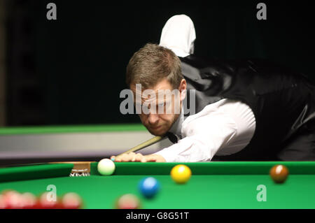 Robin Hull aus Finnland während des fünften Tages der 2015 Betway UK Snooker Championship beim York Barbican, York. DRÜCKEN SIE VERBANDSFOTO. Bilddatum: Sonntag, 29. November 2015. Siehe PA Story SNOOKER York. Das Foto sollte lauten: Richard Sellers/PA Wire. Stockfoto