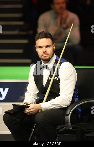 Jamie Cope von Stoke on Trent am fünften Tag der 2015 Betway UK Snooker Championship beim York Barbican, York. DRÜCKEN Sie VERBANDSFOTO. Bilddatum: Sonntag, 29. November 2015. Siehe PA Story SNOOKER York. Bildnachweis sollte lauten: Richard Sellers/PA Wire. Stockfoto