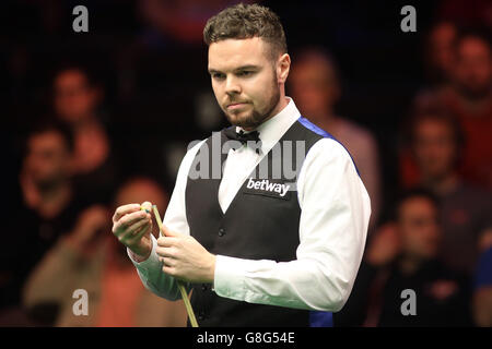 Jamie Cope von Stoke on Trent am fünften Tag der 2015 Betway UK Snooker Championship beim York Barbican, York. Stockfoto