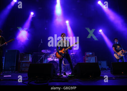 Live-Auftritt bei der Radio X Road Trip Show im O2 Apollo in Manchester. DRÜCKEN SIE VERBANDSFOTO. Bilddatum: Mittwoch, 2. Dezember 2015. Bildnachweis sollte lauten: Martin Rickett/PA Wire Stockfoto