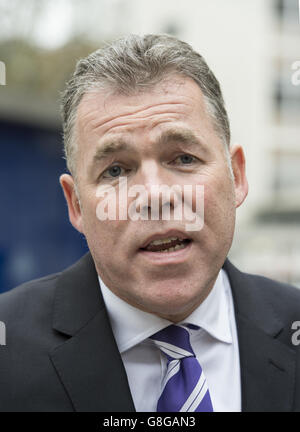 Kommandant Richard Walton, der das Met's Counter Terrorism Command (SO15) leitet, spricht vor New Scotland Yard in London vor Medienvertretern nach einem Messerangriff auf der Leytonstone U-Bahn-Station. Stockfoto