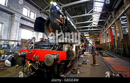 Die 1923 gebaute Flying Scotsman Lokomotive steht in der Werkstatt von Riley and Son Ltd in Bury, während sie die letzten Restaurierungsarbeiten durchläuft, um die Lokomotive, den einzigen Überlebenden ihrer Klasse, wieder auf die britischen Gleise zu bringen. Die &pound;4.2 Millionen Restauration ist eine der komplexesten und langwierigsten Überholungen einer Dampfmaschine, die jemals durchgeführt wurde. Stockfoto