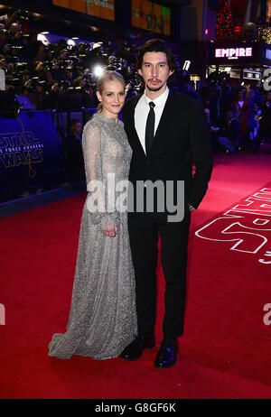 Adam Driver und Joanne Tucker nahmen an der europäischen Premiere von Star Wars: The Force Awakens auf dem Leicester Square in London Teil. DRÜCKEN SIE VERBANDSFOTO. Siehe PA Story SHOWBIZ StarWars. Bilddatum: Mittwoch, 16. Dezember 2015. Das Foto sollte lauten: Ian West/PA Wire Stockfoto