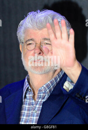 George Lucas bei der europäischen Premiere von Star Wars: The Force Awakens auf dem Leicester Square in London. DRÜCKEN SIE VERBANDSFOTO. Siehe PA Story SHOWBIZ StarWars. Bilddatum: Mittwoch, 16. Dezember 2015. Bildnachweis sollte lauten: Anthony Devlin/PA Wire Stockfoto