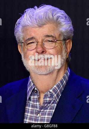 George Lucas bei der europäischen Premiere von Star Wars: The Force Awakens auf dem Leicester Square in London. DRÜCKEN SIE VERBANDSFOTO. Siehe PA Story SHOWBIZ StarWars. Bilddatum: Mittwoch, 16. Dezember 2015. Bildnachweis sollte lauten: Anthony Devlin/PA Wire Stockfoto