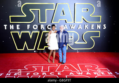 George Lucas und seine Frau Melody nahmen an der europäischen Premiere von Star Wars: The Force Awakens auf dem Leicester Square in London Teil. DRÜCKEN SIE VERBANDSFOTO. Siehe PA Story SHOWBIZ StarWars. Bilddatum: Mittwoch, 16. Dezember 2015. Bildnachweis sollte lauten: Anthony Devlin/PA Wire Stockfoto