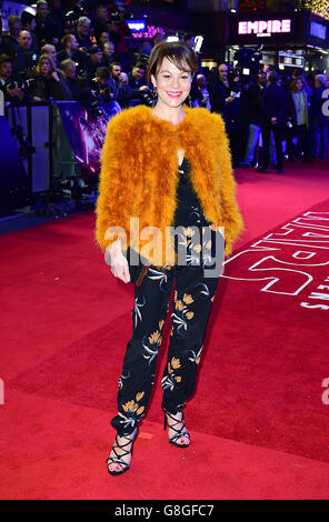 Helen McCrory bei der europäischen Premiere von Star Wars: The Force Awakens auf dem Leicester Square in London. DRÜCKEN SIE VERBANDSFOTO. Siehe PA Story SHOWBIZ StarWars. Bilddatum: Mittwoch, 16. Dezember 2015. Das Foto sollte lauten: Ian West/PA Wire Stockfoto