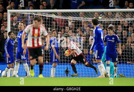 Fabio Borini (Mitte) von Sunderland feiert sein erstes Tor im Spiel der Barclays Premier League in Stamford Bridge, London. Stockfoto