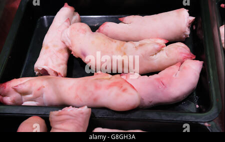 frische Schwein Traber auf Verkauf in einem Supermarkt Stockfoto