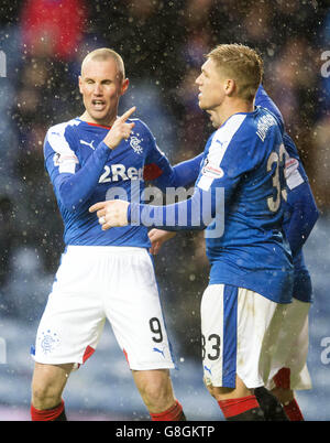 Die Rangers Kenny Miller (links) feiert den zweiten Treffer seiner Seite beim Petrofac Training Scottish Cup, einem Halbfinalspiel in Ibrox, Glasgow. Stockfoto