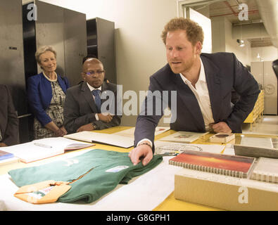 Prinz Harry besucht am letzten Tag seines Besuchs in Südafrika die Archive des Nelson Mandela Foundation Center of Memory in Johannesburg. Stockfoto