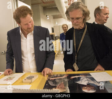 Prinz Harry besucht am letzten Tag seines Besuchs in Südafrika die Archive des Nelson Mandela Foundation Center of Memory in Johannesburg. Stockfoto