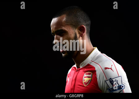 Theo Walcott von Arsenal während des Spiels der Barclays Premier League im Emirates Stadium in London. DRÜCKEN Sie VERBANDSFOTO. Bilddatum: Samstag, 5. Dezember 2015. Siehe PA Geschichte FUSSBALL Arsenal. Bildnachweis sollte lauten: Adam Davy/PA Wire. Online-in-Match-Nutzung auf 45 Bilder beschränkt, keine Videoemulation. Keine Verwendung bei Wetten, Spielen oder Veröffentlichungen für einzelne Vereine/Vereine/Vereine/Spieler. Stockfoto