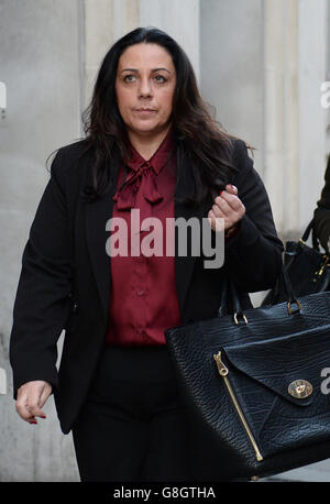 Susan Rodgers, die entfremdete Frau des ehemaligen Liverpooler Managers Brendan Rodgers, verlässt das Central Family Court in London. Stockfoto