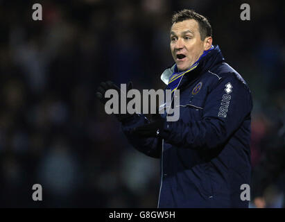 Shrewsbury Town Manager Micky Mellon während des Emirates FA Cup, dem zweiten Spiel in Blundell Park, Cleethorpes. Stockfoto