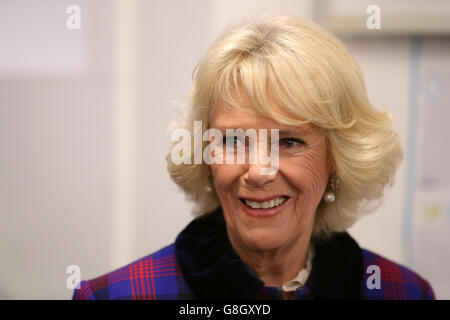 Die Herzogin von Cornwall bei einem Besuch der Obdachlosenhilfe Emmaus Village Carlton in Bedfordshire. Stockfoto