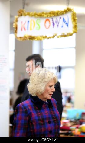 Die Herzogin von Cornwall bei einem Besuch der Obdachlosenhilfe Emmaus Village Carlton in Bedfordshire. Stockfoto