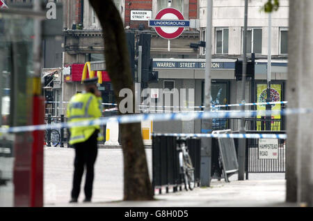 Die Polizei versiegelt die Gegend um die Londoner U-Bahnstation Warren Street. Stockfoto