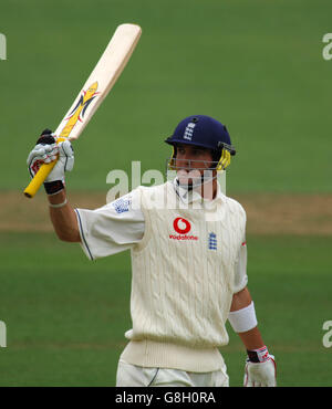 Der englische Kevin Pietersen feiert seinen ersten Test im halben Jahrhundert Stockfoto