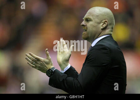 Burnley-Manager Sean Dyche beim Sky Bet Championship-Spiel im Riverside Stadium, Middlesbrough. Stockfoto