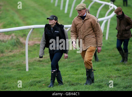 Black Forest Lodge Point-to-Point. Victoria Pendleton mit Trainer Alan Hill während des Point-to-Point-Treffens in der Black Forest Lodge, Devon. Stockfoto