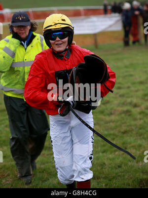 Victoria Pendleton nach dem Ladies of the Black Forest Club Members Rennen während des Point to Point Meetings in der Black Forest Lodge, Devon. Stockfoto