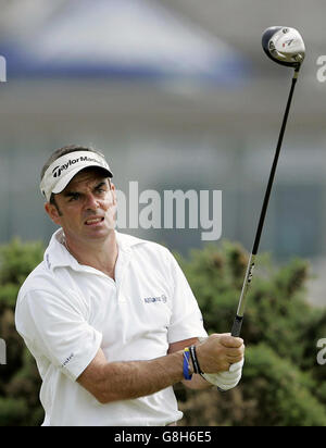 Golf - 134. Open Championship 2005 - St Andrews. Paul McGinley aus der Republik Irland wird beim zweiten Abschlag abgesetzt. Stockfoto