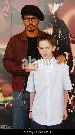 Charlie und die Schokoladenfabrik Photocall - Claridges Hotel. Johnny Depp (links) und Freddie Highmore. Stockfoto