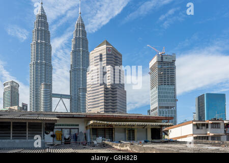 Pertonas Twin Towers Blick von Kampung Baru, eine malaiische Enklave im Zentrum von Kuala Lumpur, Stockfoto