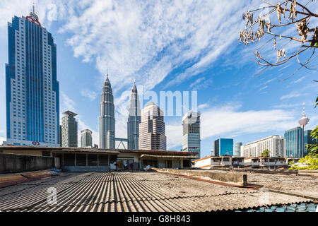 Pertonas Twin Towers Blick von Kampung Baru, eine malaiische Enklave im Zentrum von Kuala Lumpur, Stockfoto