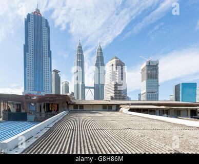 Pertonas Twin Towers Blick von Kampung Baru, eine malaiische Enklave im Zentrum von Kuala Lumpur, Stockfoto