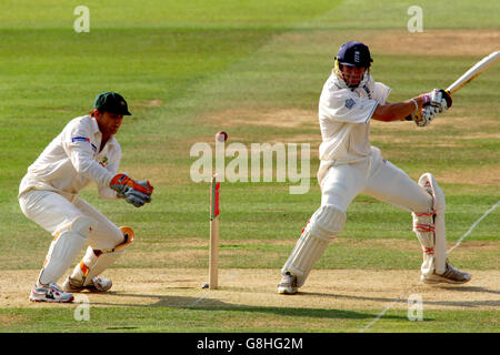 Cricket - The Ashes - npower First Test - England gegen Australien - Lord's. Der englische Kevin Pietersen schlägt zu Stockfoto