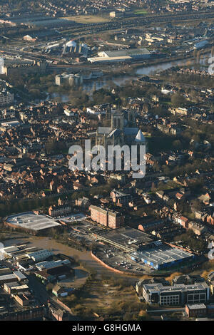 Blick auf das Flutwasser im Zentrum von York, nachdem der Fluss Ouse und der Fluss Foss ihre Ufer sprengt. Stockfoto