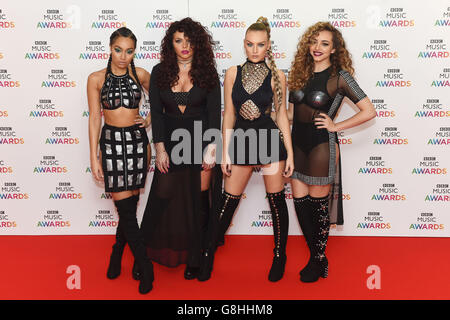 (Von links) Leigh-Anne Pinnock, Jesy Nelson, Perrie Edwards und Jade Thirlwall von Little Mix kommen auf dem roten Teppich für die BBC Music Awards in der Genting Arena in Birmingham an. Stockfoto