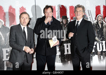 Tim Roth, Quentin Tarantino und Kurt Russell bei der Premiere von The Hateful Eight am Odeon Leicester Square, London. DRÜCKEN SIE VERBANDSFOTO. Bilddatum: Donnerstag, 10. Dezember 2015. Siehe PA Story SHOWBIZ Tarantino. Das Foto sollte lauten: Yui Mok/PA Wire Stockfoto