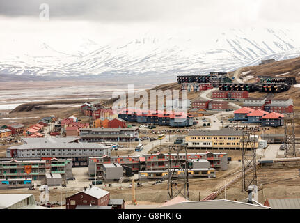 Bunte Häuser Pn Adventfjorden in arktischen Dorf von Longyearbyen, größte Stadt in der Inselgruppe Svalbard Stockfoto