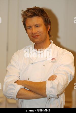 Jamie Oliver trifft seine neue interaktive Waxwork Modell - Madame Tussauds Stockfoto