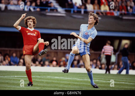 Fußball - Football League Division One - Coventry City V Liverpool - Highfield Road Stockfoto