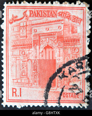 PAKISTAN - ca. 1961: Eine Briefmarke gedruckt in Pakistan zeigt Chota Sona Masjid Tor, ca. 196 Stockfoto