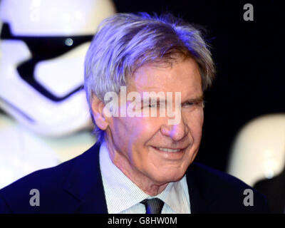 Star Wars: The Force Awakens Europäische Premiere - London. Harrison Ford nimmt an der europäischen Premiere von Star Wars: The Force Awakens Teil, die auf dem Leicester Square in London stattfand. Stockfoto