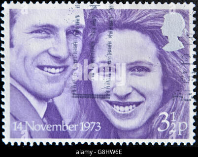 Vereinigtes Königreich - CIRCA 1973: Eine Briefmarke gedruckt in Großbritannien zeigt Bild feiert die Hochzeit von Prinzessin Anne und Mark Phi Stockfoto