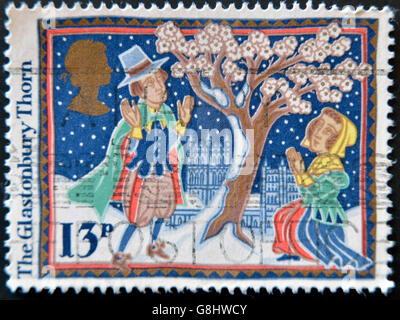 Vereinigtes Königreich - CIRCA 1986: Eine Briefmarke gedruckt in Großbritannien zeigt Glastonbury Dorn, Weihnachten, ca. 1986 Stockfoto